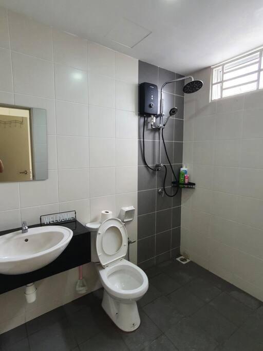 3Storey House 13Pax Family Suite Bayan Lepas Exterior foto