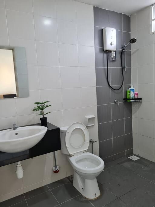 3Storey House 13Pax Family Suite Bayan Lepas Exterior foto