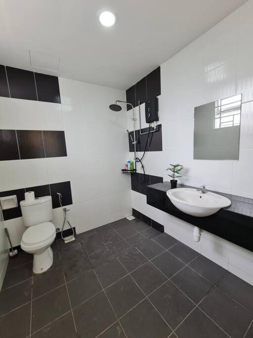 3Storey House 13Pax Family Suite Bayan Lepas Exterior foto